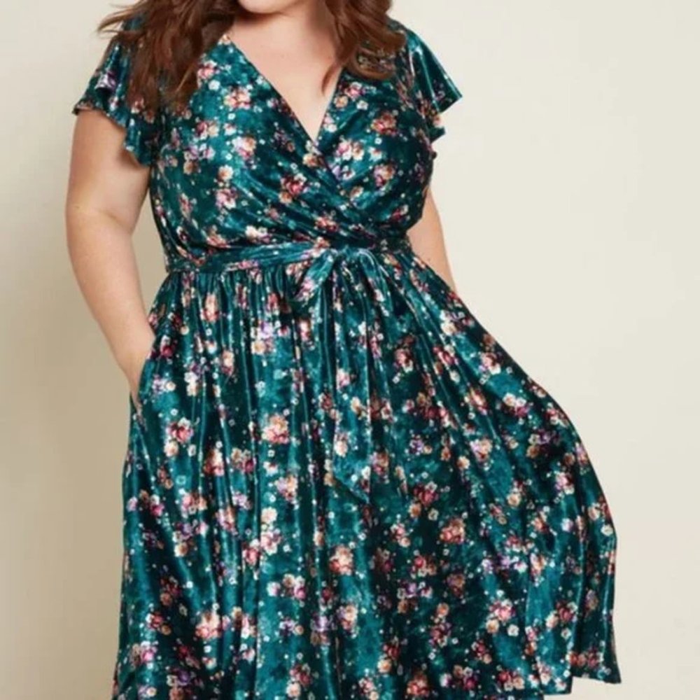 ModCloth Timeless Embrace Velvet Teal Midi Faux Wrap Dress. XL.  Floral.